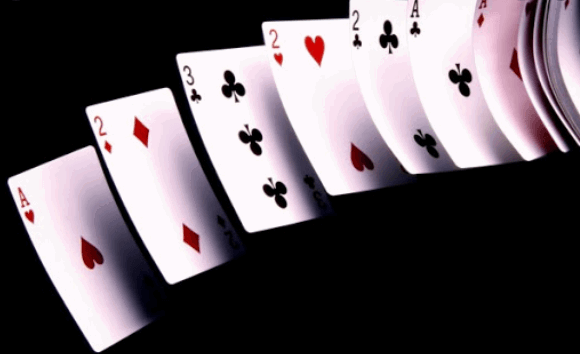 Tempat Hiu Poker Online Cenderung Bermain