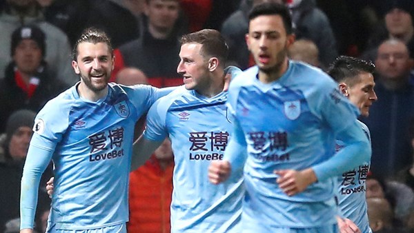 เบิร์นลีย์ปัดแมนเชสเตอร์ยูไนเต็ดทิ้งไปขณะที่แฟน ๆ เปิด Glazers