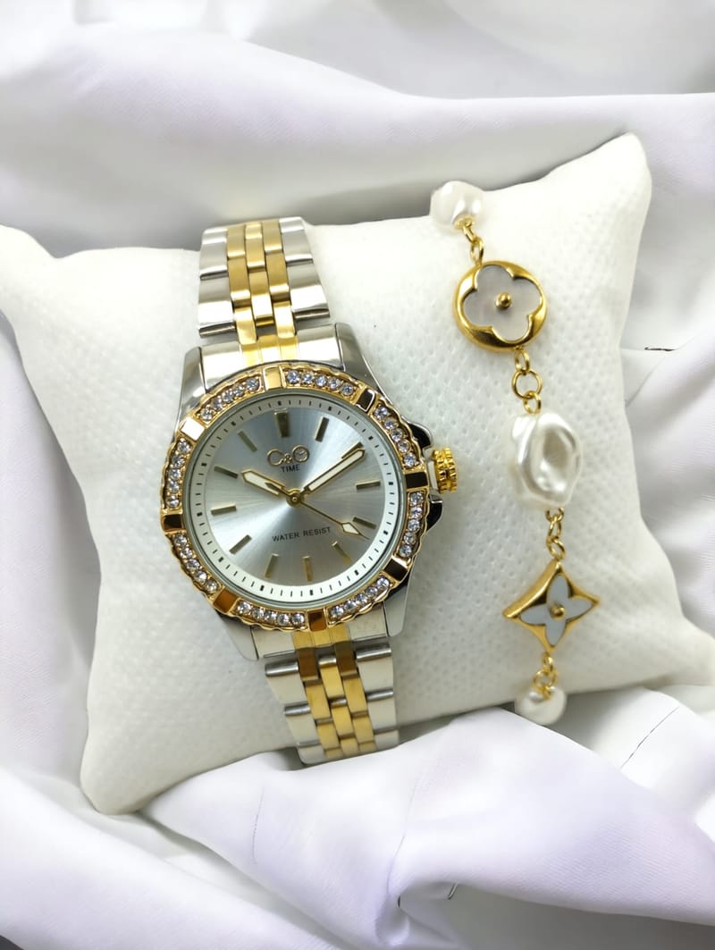 reloj con pulseras - abril