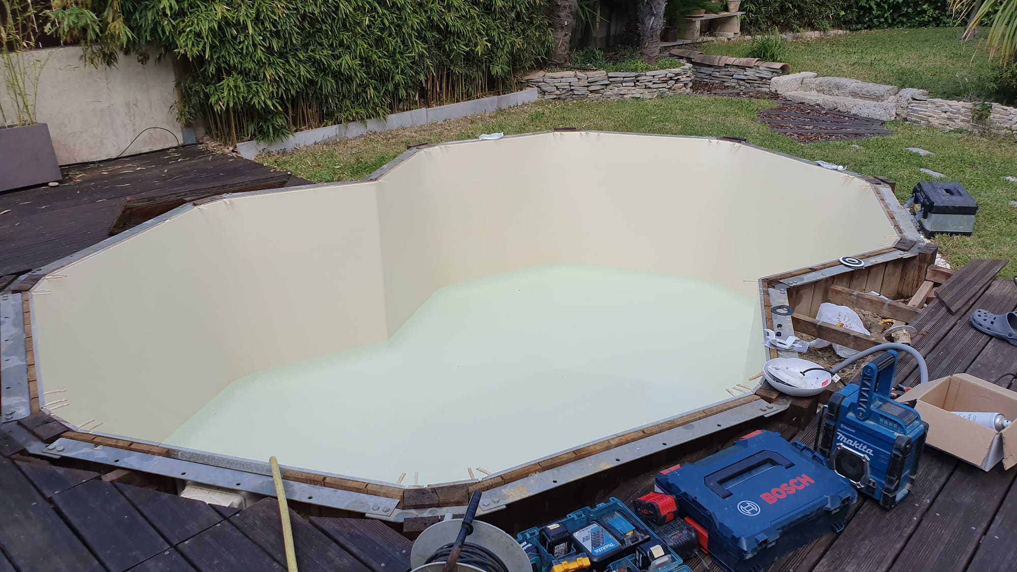 Remplacement d'un liner sur piscine bois