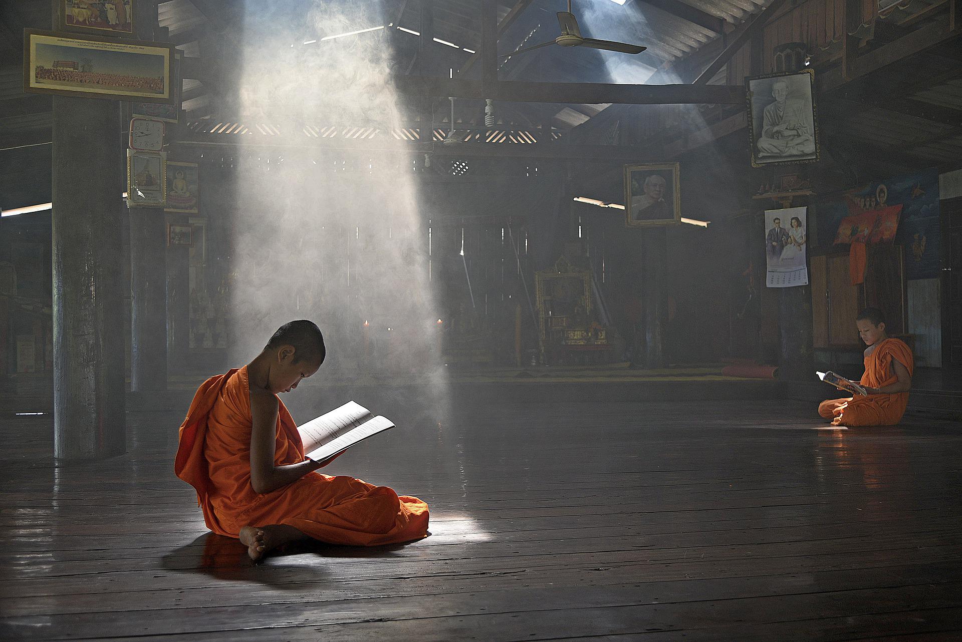 Thiền trong 3 oai nghi - meditation in three postures