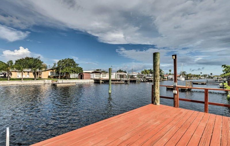 Hudson Beach Vacation Home Rental - 3 Bed / 1.5 Bath Canal Home