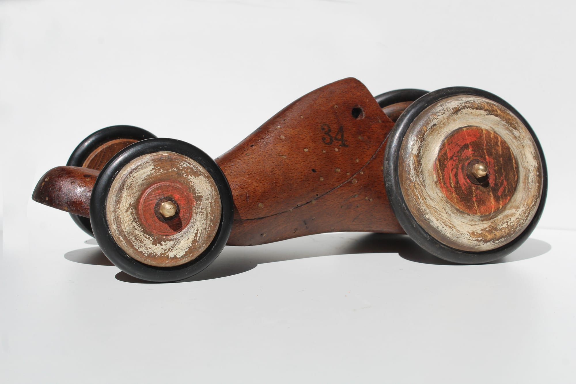 BOLID V - Wooden shoe last and wheels 2021