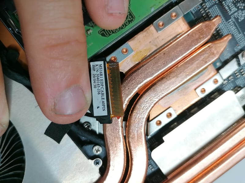 Quand la Technologie A Besoin d'Aide: Images de Réparations d'Ordinateurs