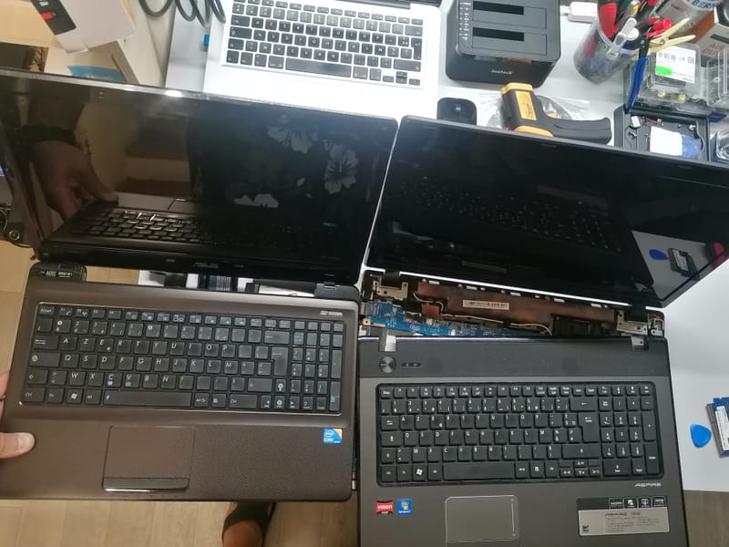 Quand la Technologie A Besoin d'Aide: Images de Réparations d'Ordinateurs