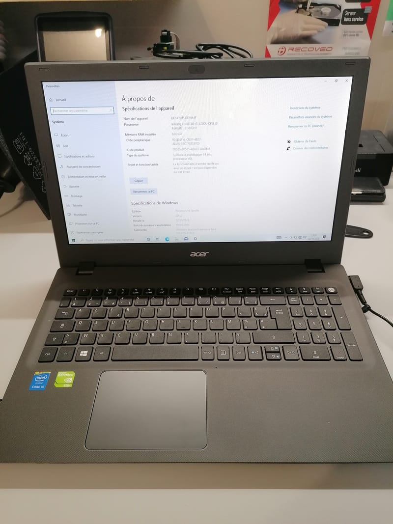 Quand la Technologie A Besoin d'Aide: Images de Réparations d'Ordinateurs