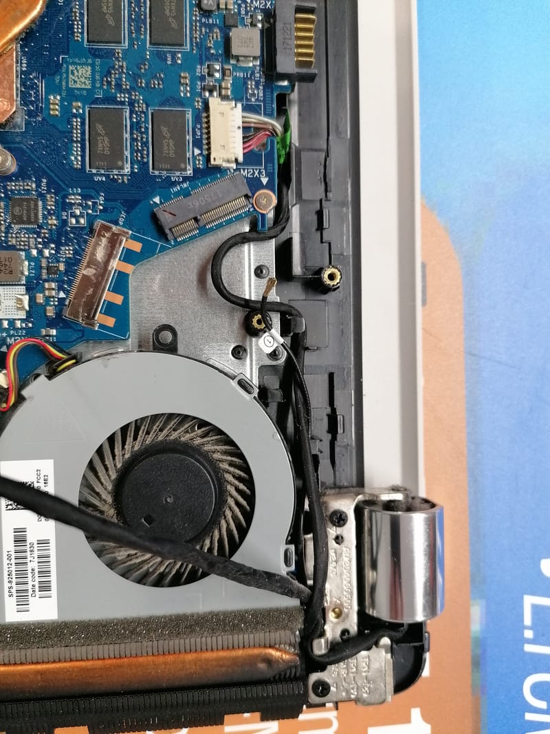 Quand la Technologie A Besoin d'Aide: Images de Réparations d'Ordinateurs