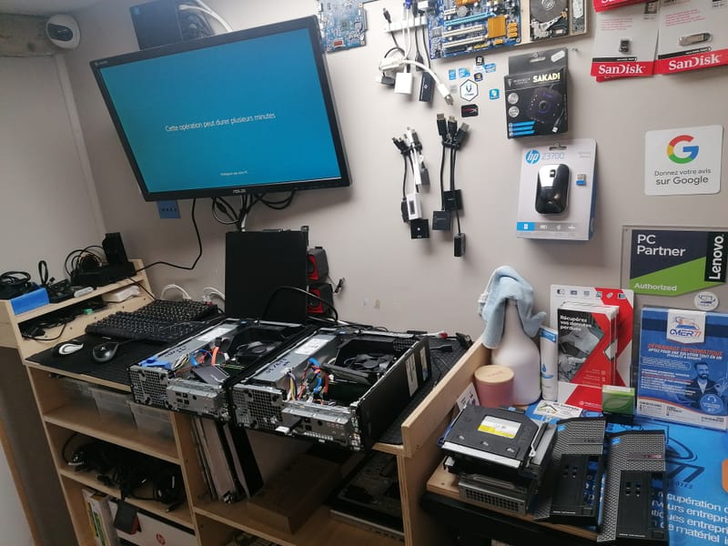 Quand la Technologie A Besoin d'Aide: Images de Réparations d'Ordinateurs