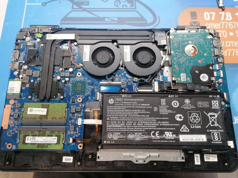 Quand la Technologie A Besoin d'Aide: Images de Réparations d'Ordinateurs