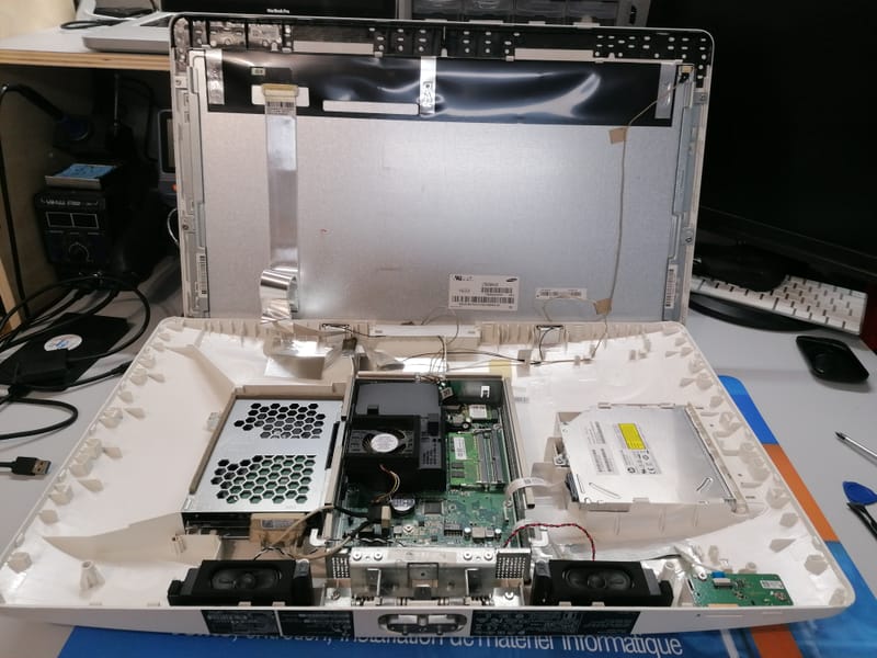 Quand la Technologie A Besoin d'Aide: Images de Réparations d'Ordinateurs