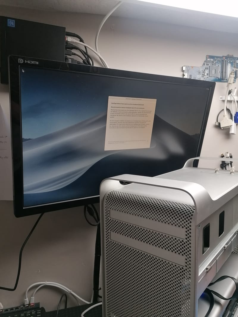 Quand la Technologie A Besoin d'Aide: Images de Réparations d'Ordinateurs