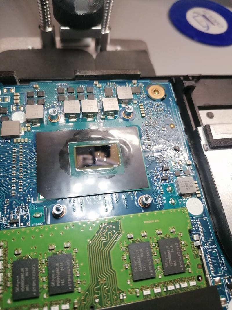 Quand la Technologie A Besoin d'Aide: Images de Réparations d'Ordinateurs