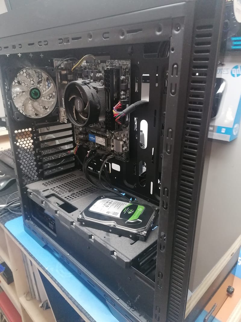 Quand la Technologie A Besoin d'Aide: Images de Réparations d'Ordinateurs