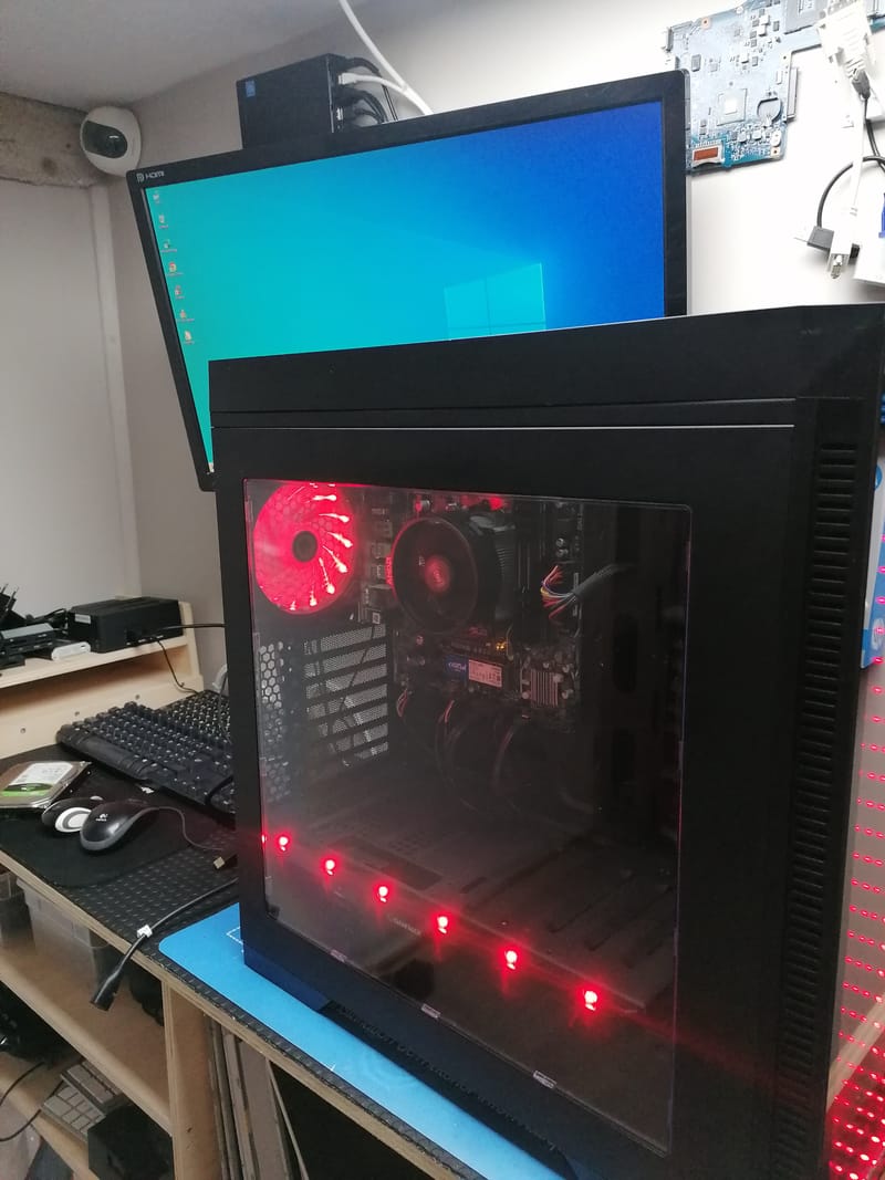 Quand la Technologie A Besoin d'Aide: Images de Réparations d'Ordinateurs