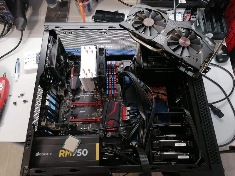 Quand la Technologie A Besoin d'Aide: Images de Réparations d'Ordinateurs