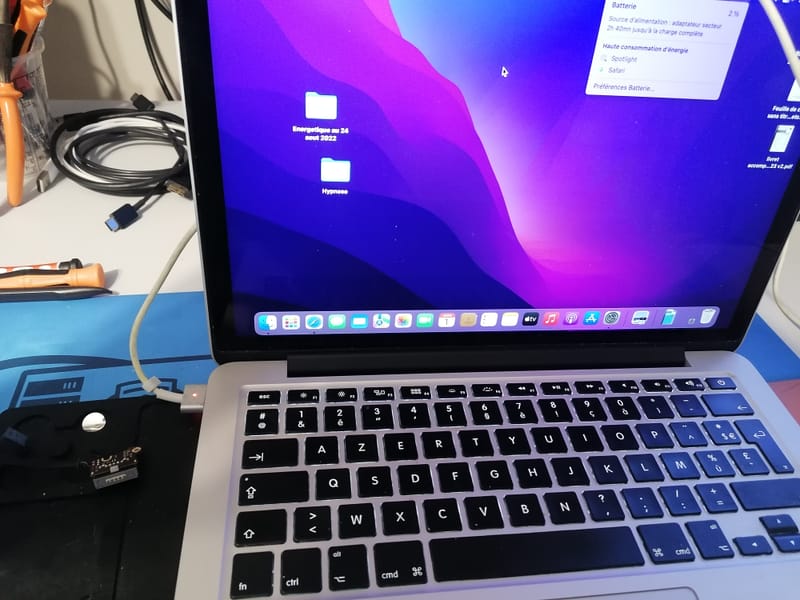 Quand la Technologie A Besoin d'Aide: Images de Réparations d'Ordinateurs