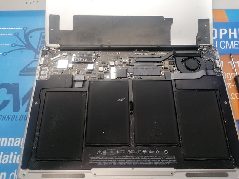 Quand la Technologie A Besoin d'Aide: Images de Réparations d'Ordinateurs