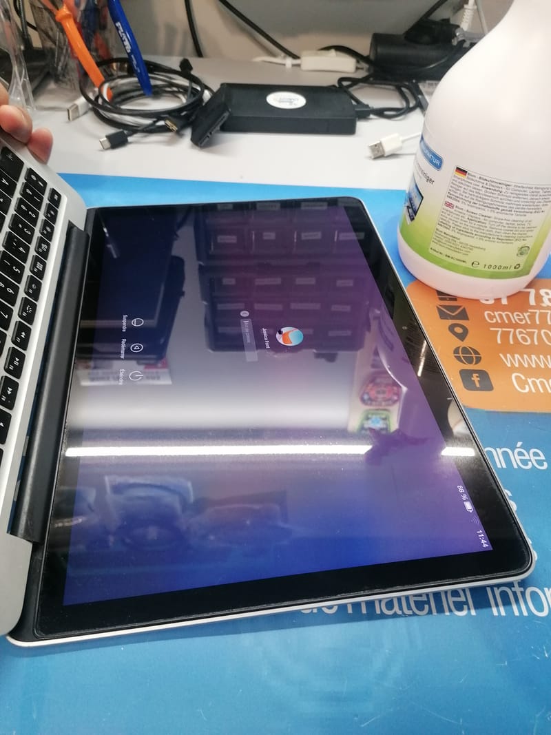 Quand la Technologie A Besoin d'Aide: Images de Réparations d'Ordinateurs