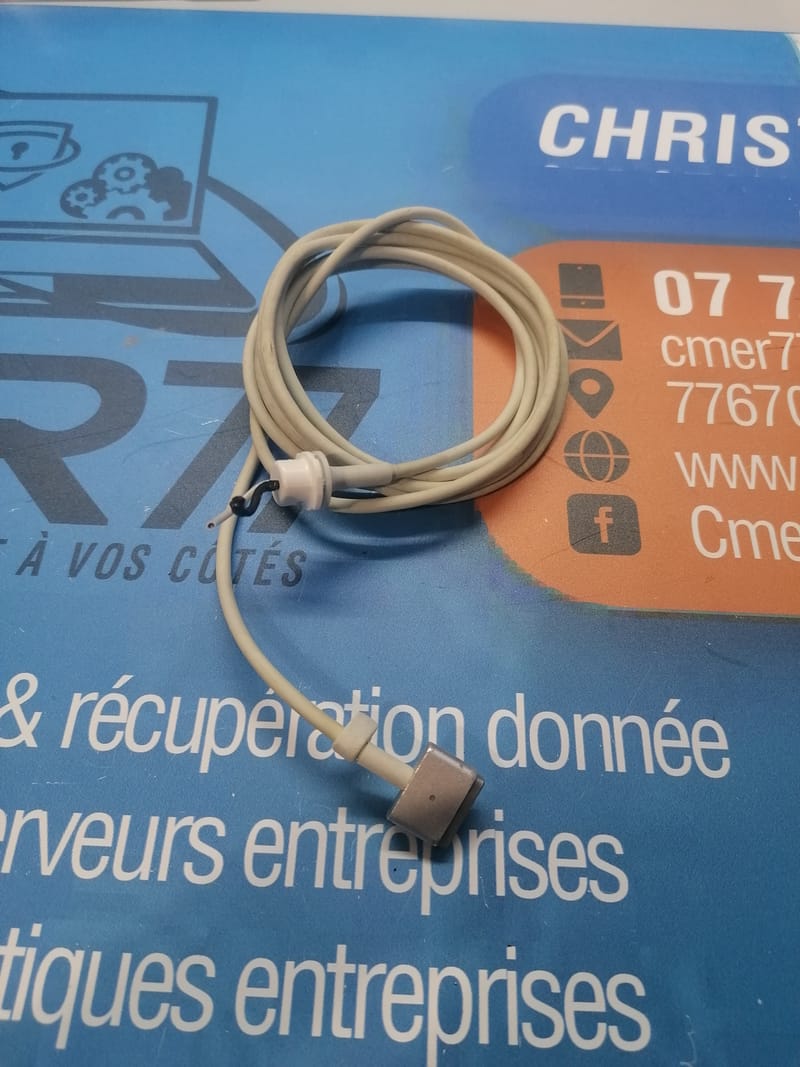 Au Coeur de la Technologie : Photos de Micro-Soudure Réparatrice