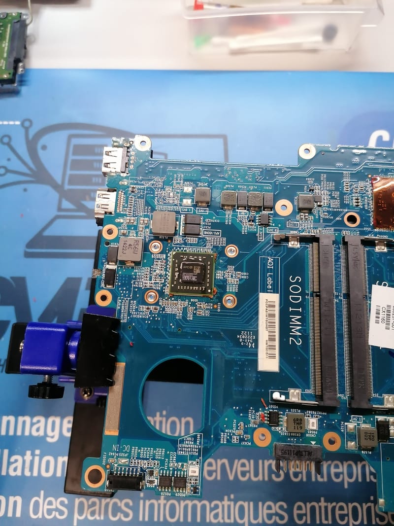 Au Coeur de la Technologie : Photos de Micro-Soudure Réparatrice