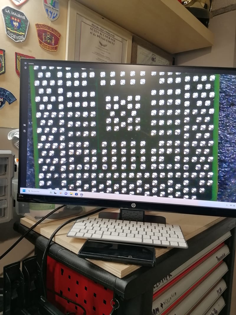 Au Coeur de la Technologie : Photos de Micro-Soudure Réparatrice