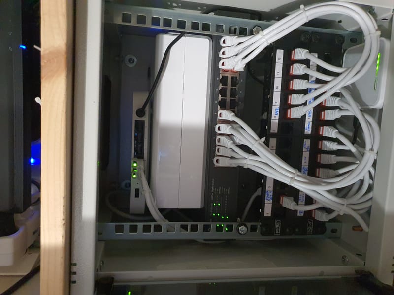 Tous Connectés : Instantanés de Brassage et Réseaux