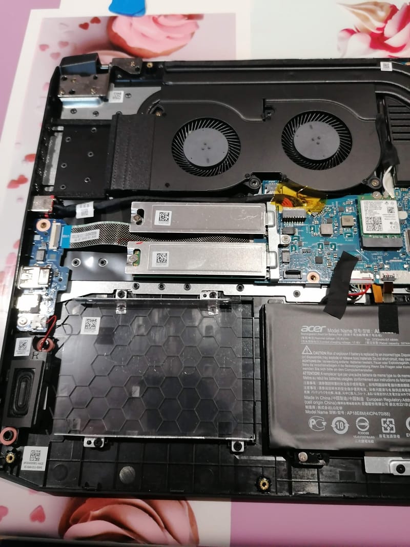 Quand la Technologie A Besoin d'Aide: Images de Réparations d'Ordinateurs