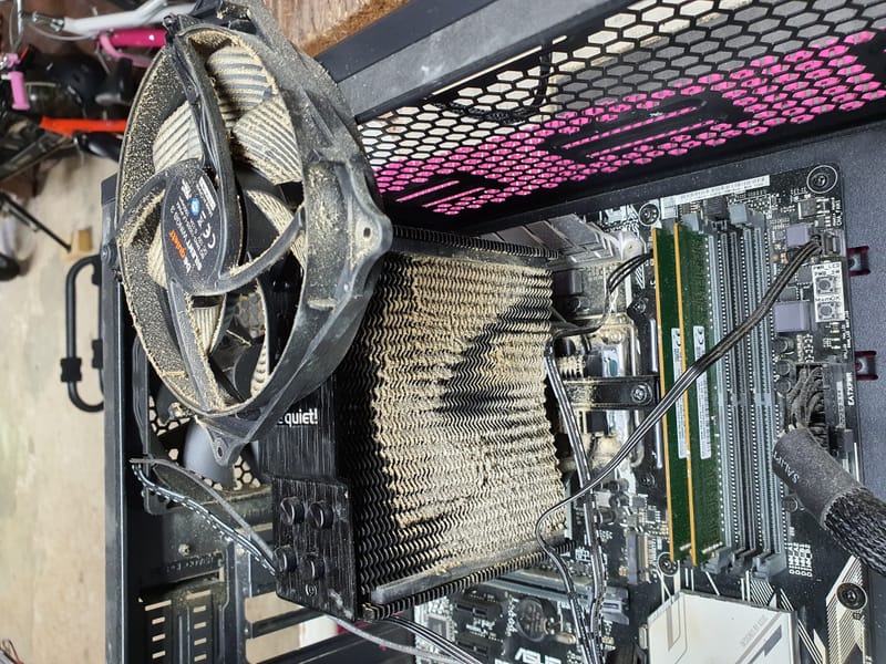 Quand la Technologie A Besoin d'Aide: Images de Réparations d'Ordinateurs