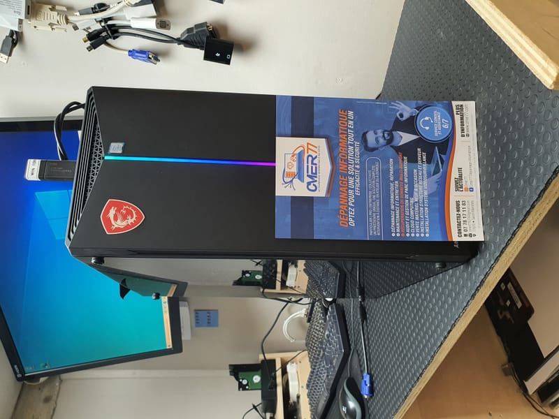 Quand la Technologie A Besoin d'Aide: Images de Réparations d'Ordinateurs