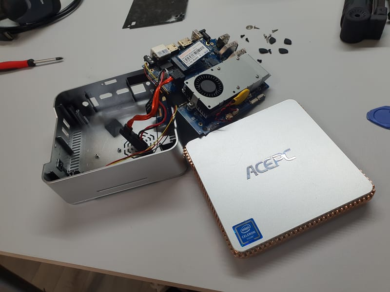 Quand la Technologie A Besoin d'Aide: Images de Réparations d'Ordinateurs