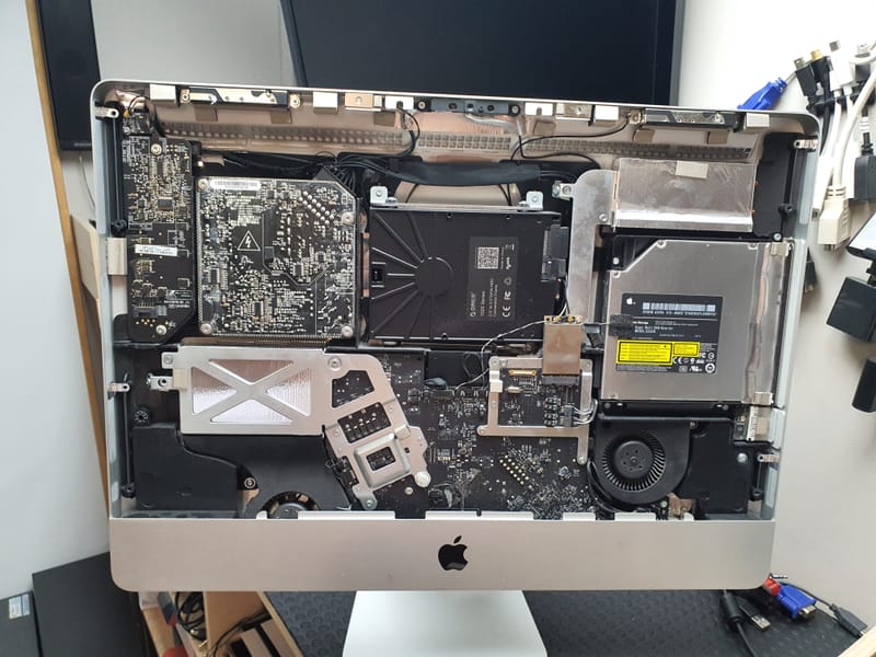 Quand la Technologie A Besoin d'Aide: Images de Réparations d'Ordinateurs