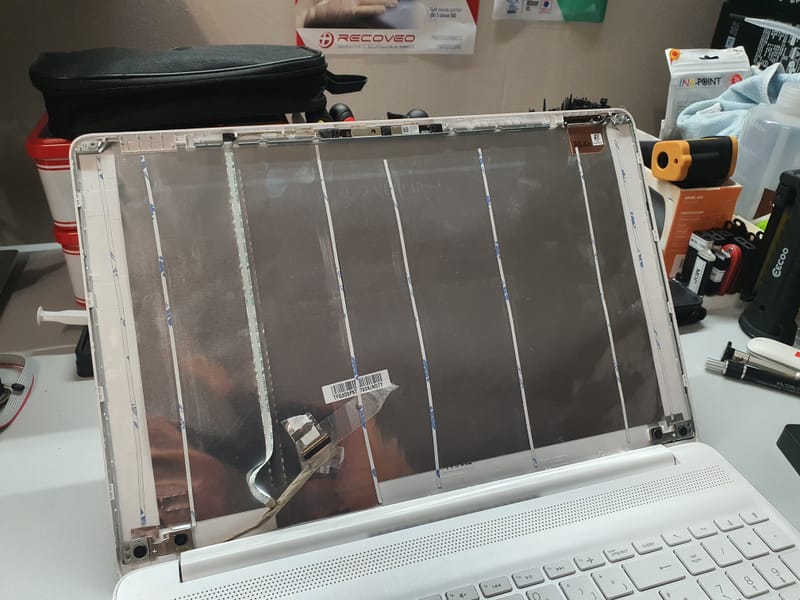 Quand la Technologie A Besoin d'Aide: Images de Réparations d'Ordinateurs