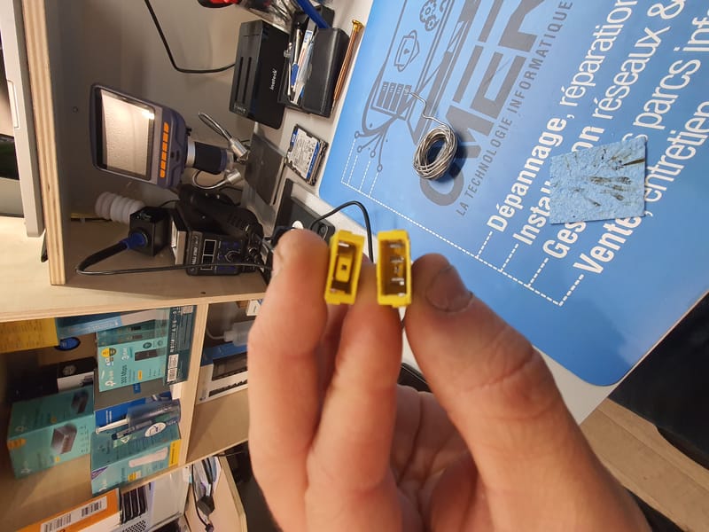 Au Coeur de la Technologie : Photos de Micro-Soudure Réparatrice