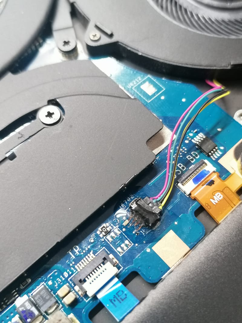 Au Coeur de la Technologie : Photos de Micro-Soudure Réparatrice