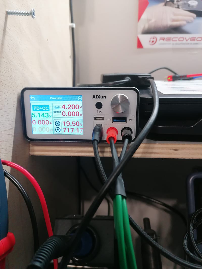 Au Coeur de la Technologie : Photos de Micro-Soudure Réparatrice