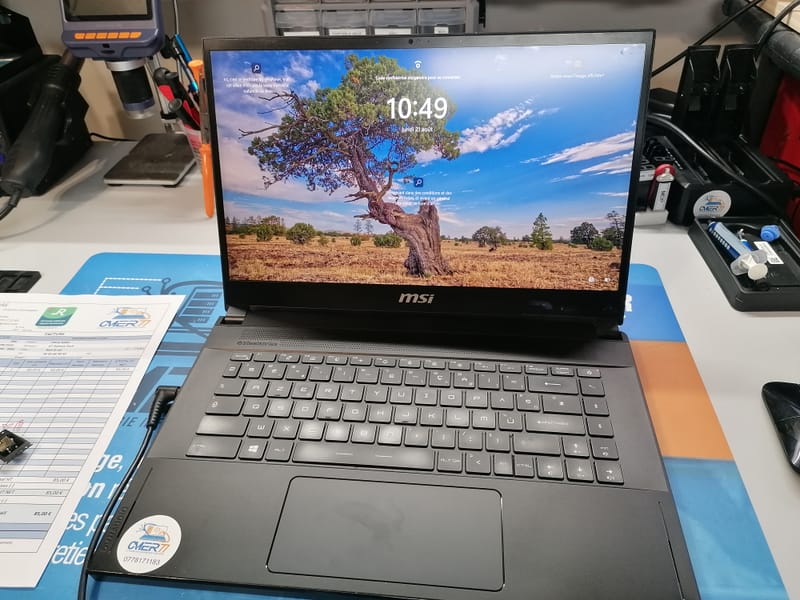 Quand la Technologie A Besoin d'Aide: Images de Réparations d'Ordinateurs