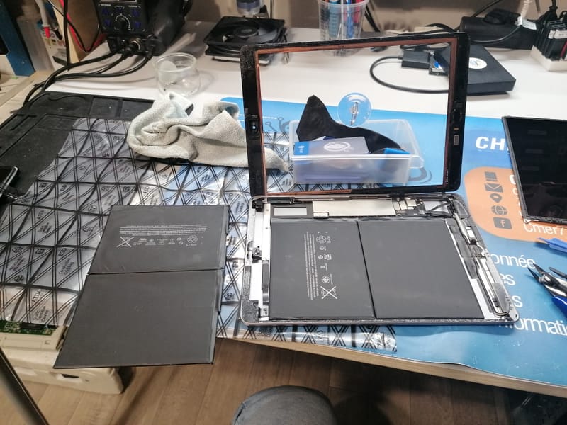 Quand la Technologie A Besoin d'Aide: Images de Réparations d'Ordinateurs