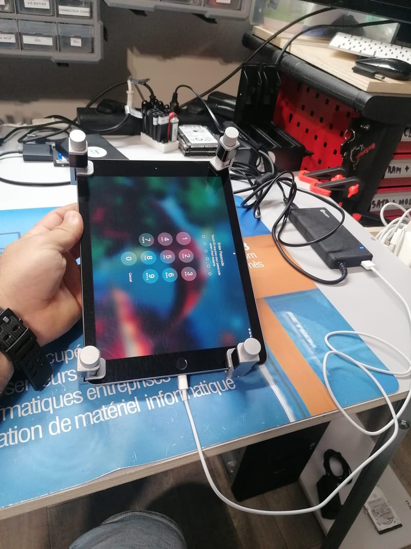 Quand la Technologie A Besoin d'Aide: Images de Réparations d'Ordinateurs