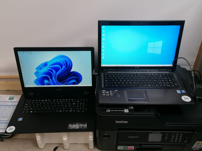 Quand la Technologie A Besoin d'Aide: Images de Réparations d'Ordinateurs