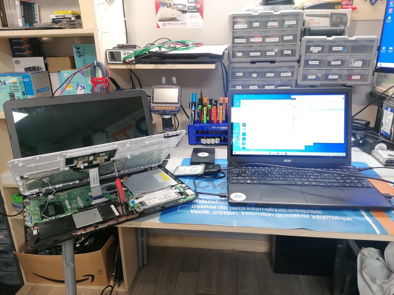 Quand la Technologie A Besoin d'Aide: Images de Réparations d'Ordinateurs