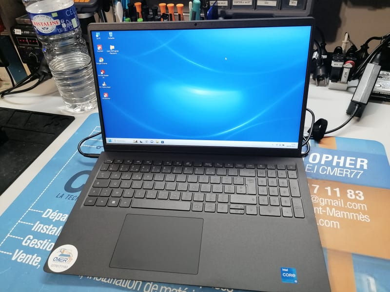 Quand la Technologie A Besoin d'Aide: Images de Réparations d'Ordinateurs