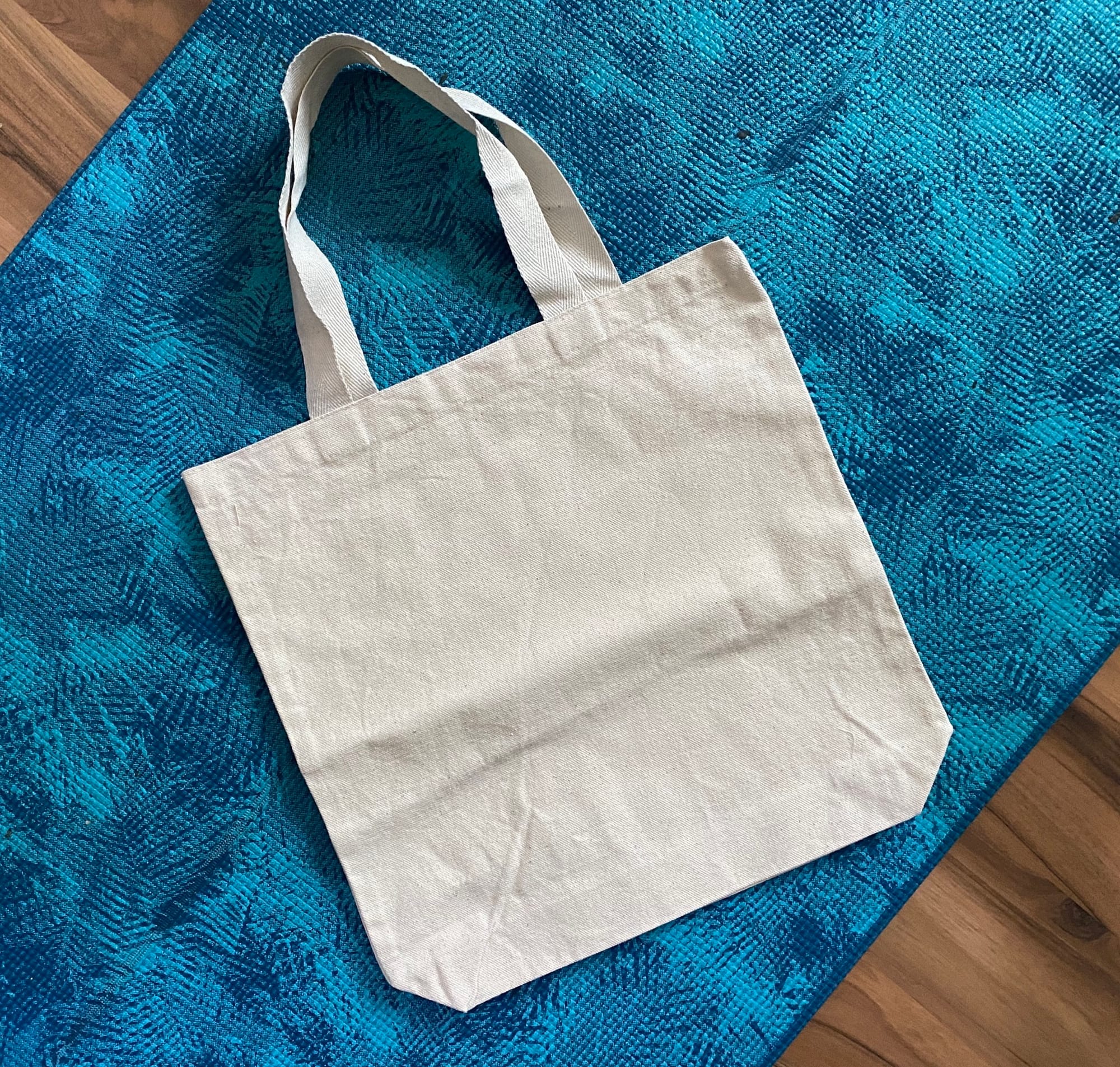 Medium shopping bag with base