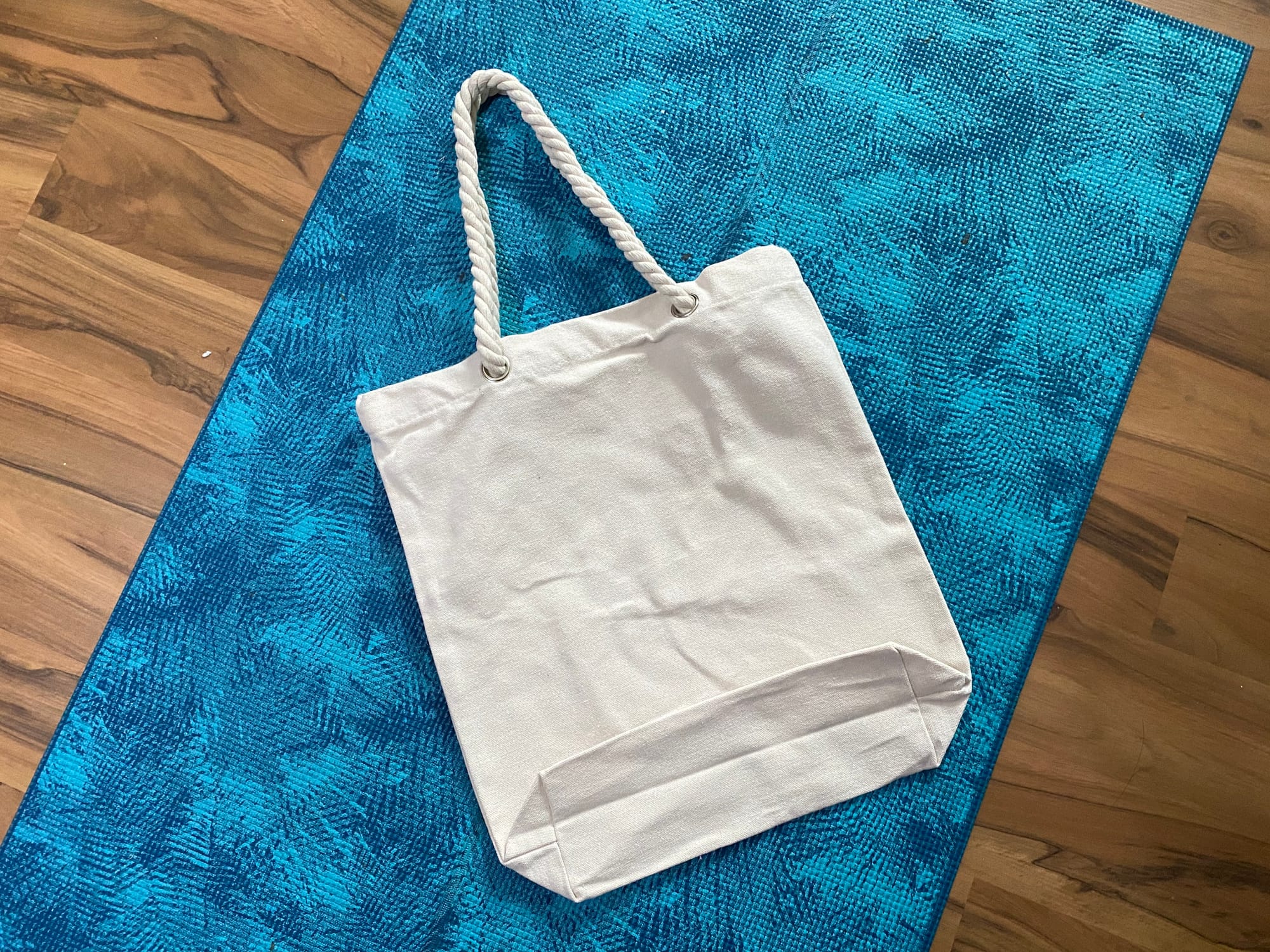 Medium Tote Bag with thick string with base