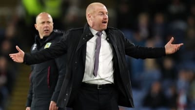 The diver pointed out that the referee changed after talking to the Spurs team.