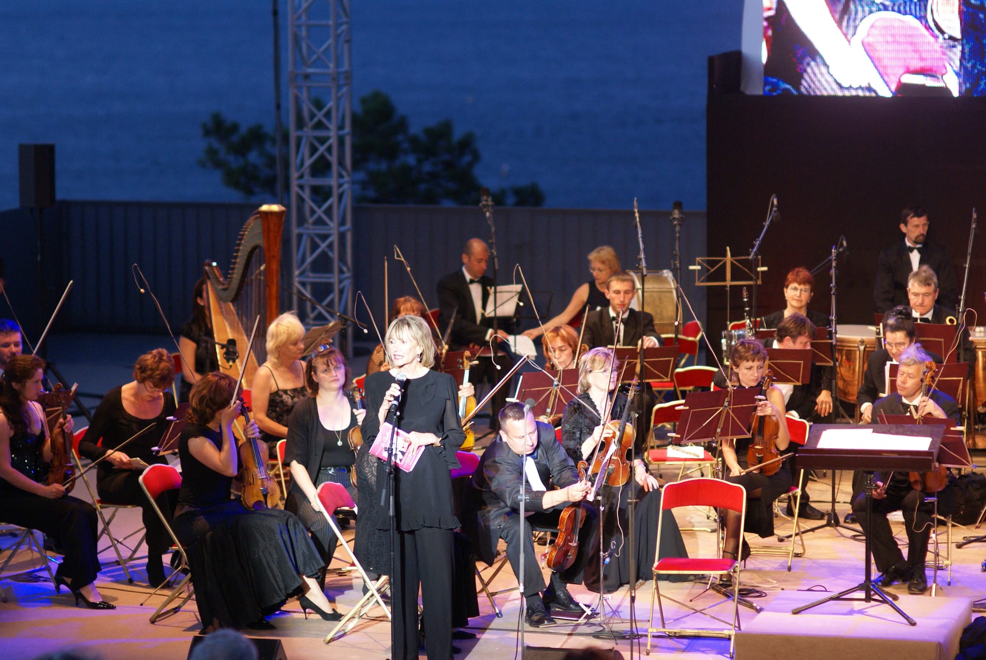 Présentation du spectacle par Eve RUGGIERI