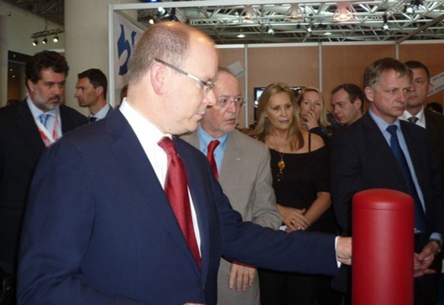 Son Excellence Le Prince Albert de MONACO présent sur le stand DBT au Mondial de l’Auto