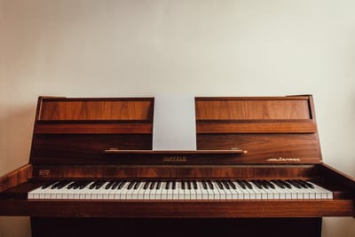 2. Pianos image