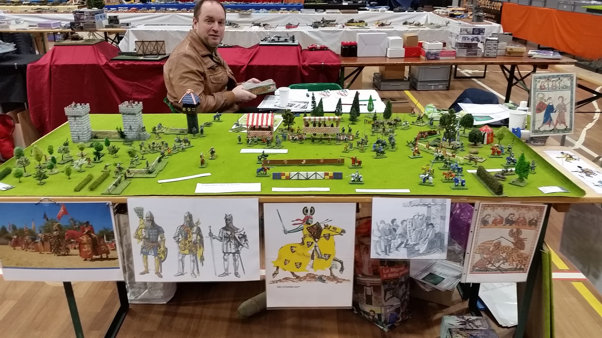 Membres de l'association et invités sur les stands