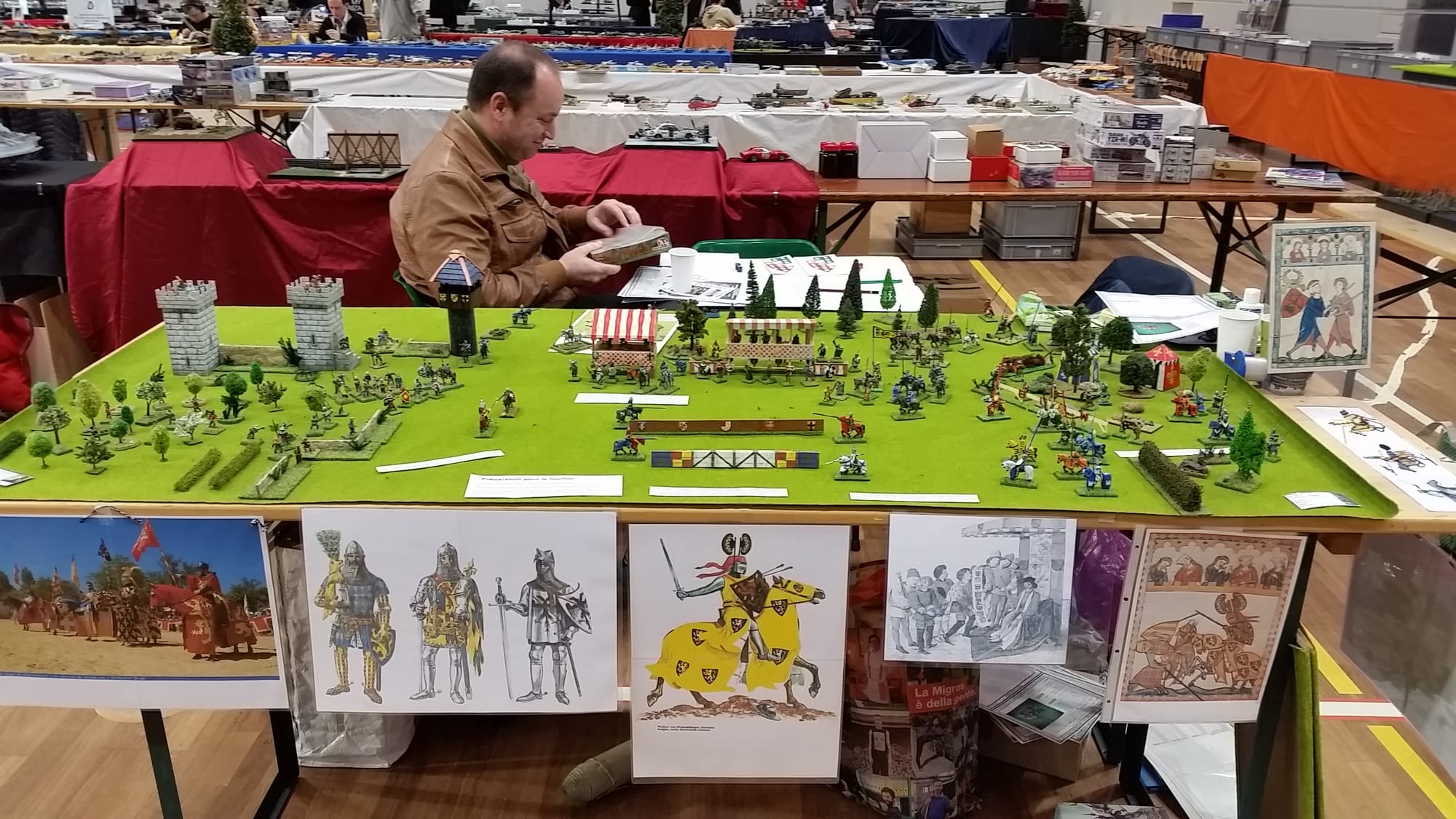 Membres de l'association et invités sur les stands