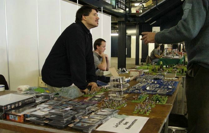 Membres de l'association et invités sur les stands